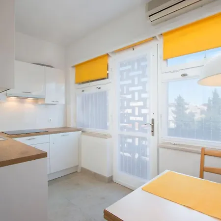 Cankar Apartment *